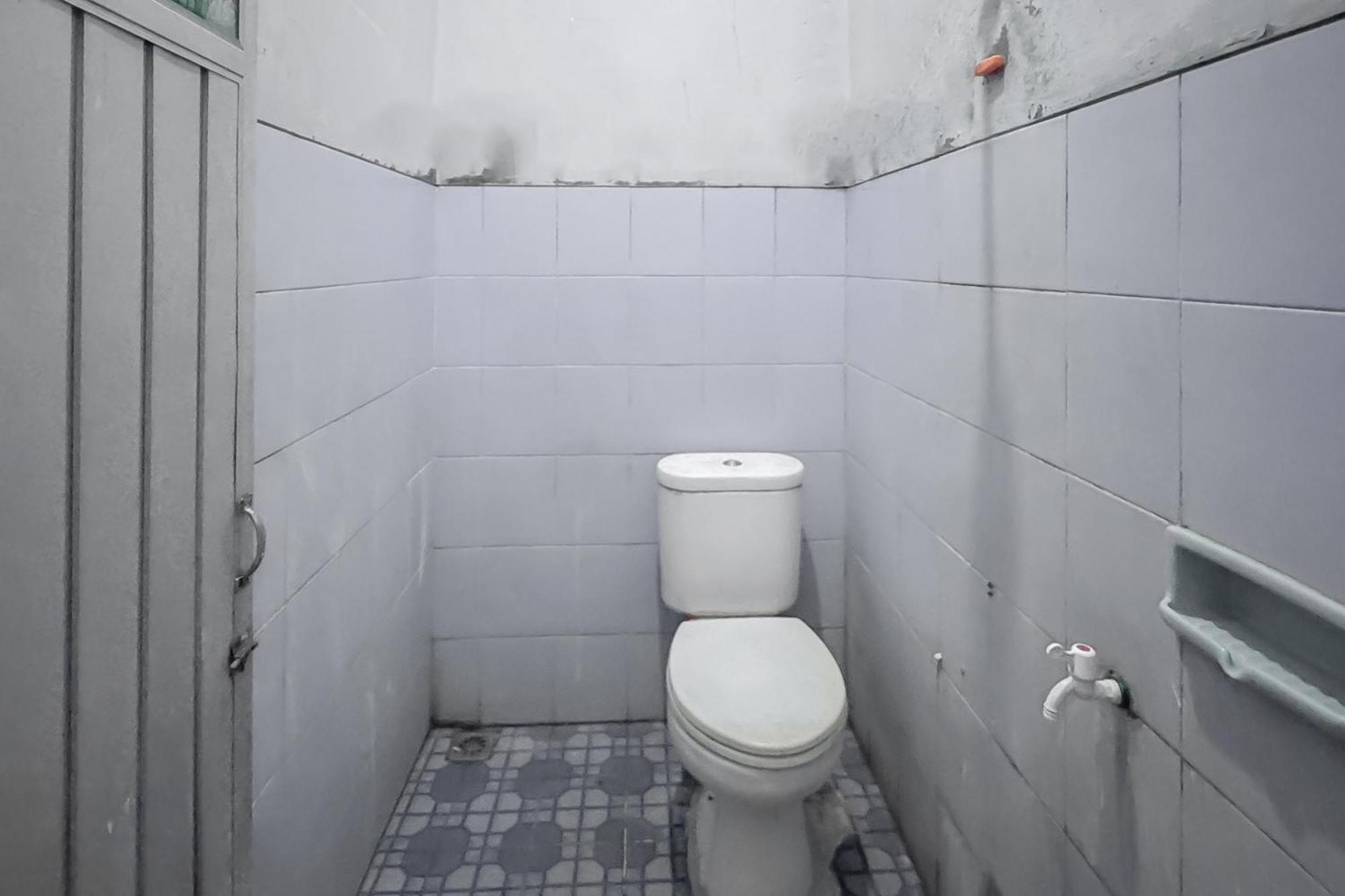 Reddoorz At Kuning Gh Jatinangor Hotel Sayang Екстериор снимка